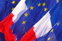 Les drapeaux français et européens