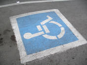 Logo place de parking réservée aux personnes handicapées