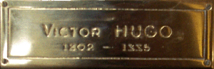 Médaille de Victor Hugo dans l'hémicycle © Sénat